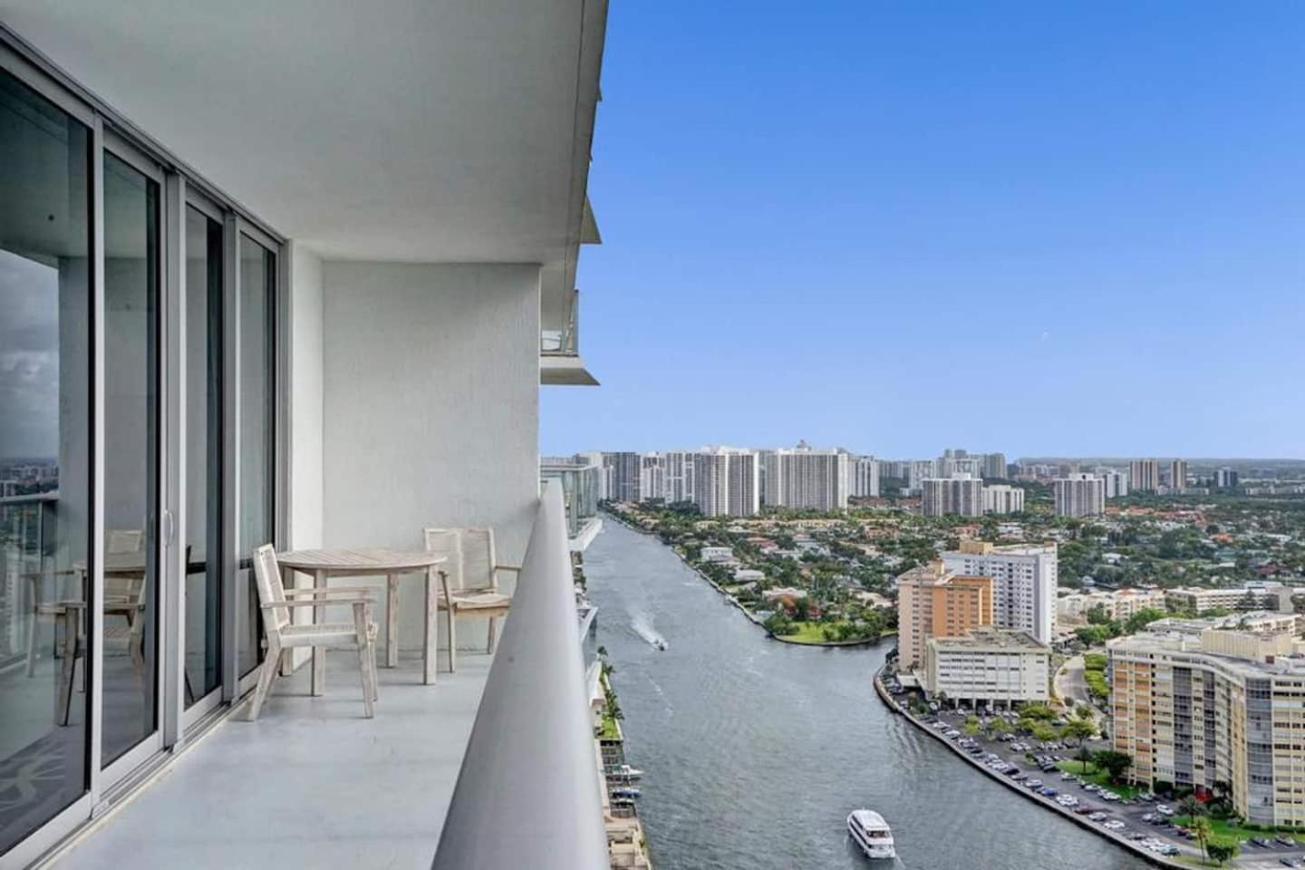 Amazing Apartments At H Beach House Hollywood Extérieur photo